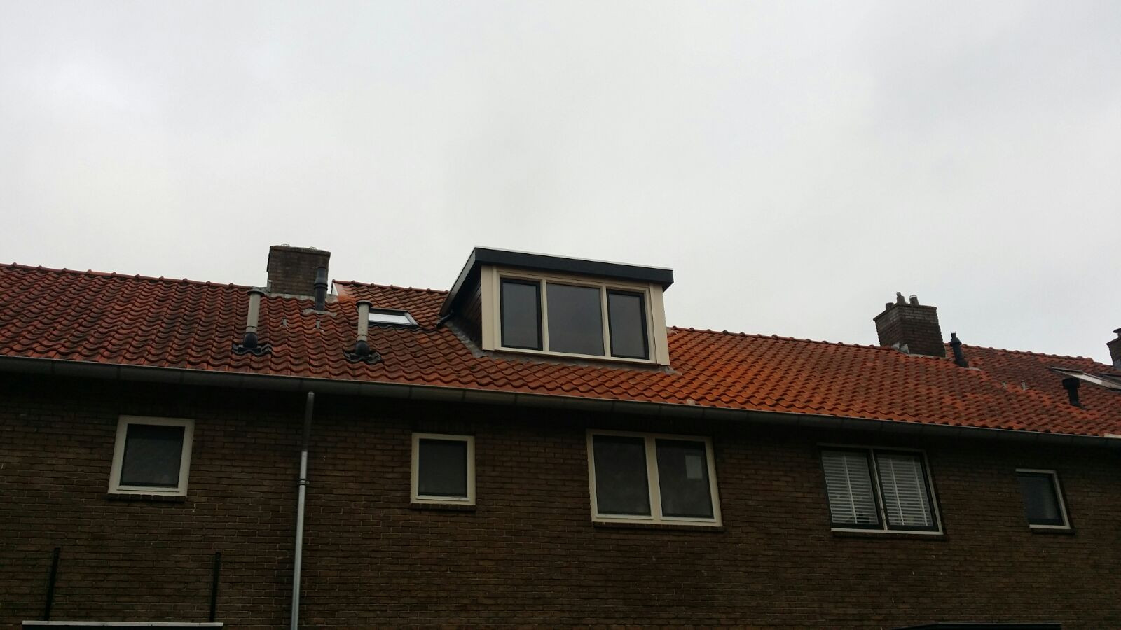 Bussum dakkapel op dak geïnstalleerd eindresultaat.