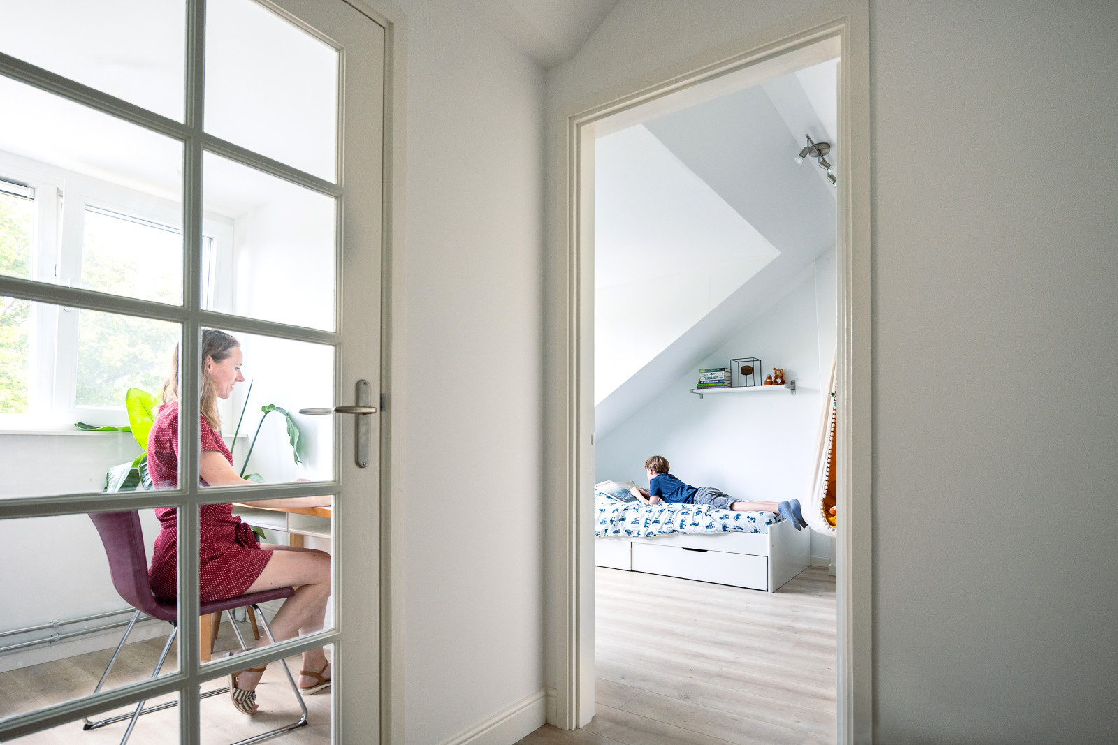 van een zolder twee kamers maken door dakkapel