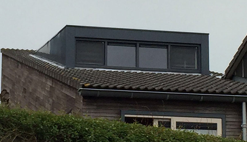 Moderne dakkapel geïnstalleerd in Zaandam
