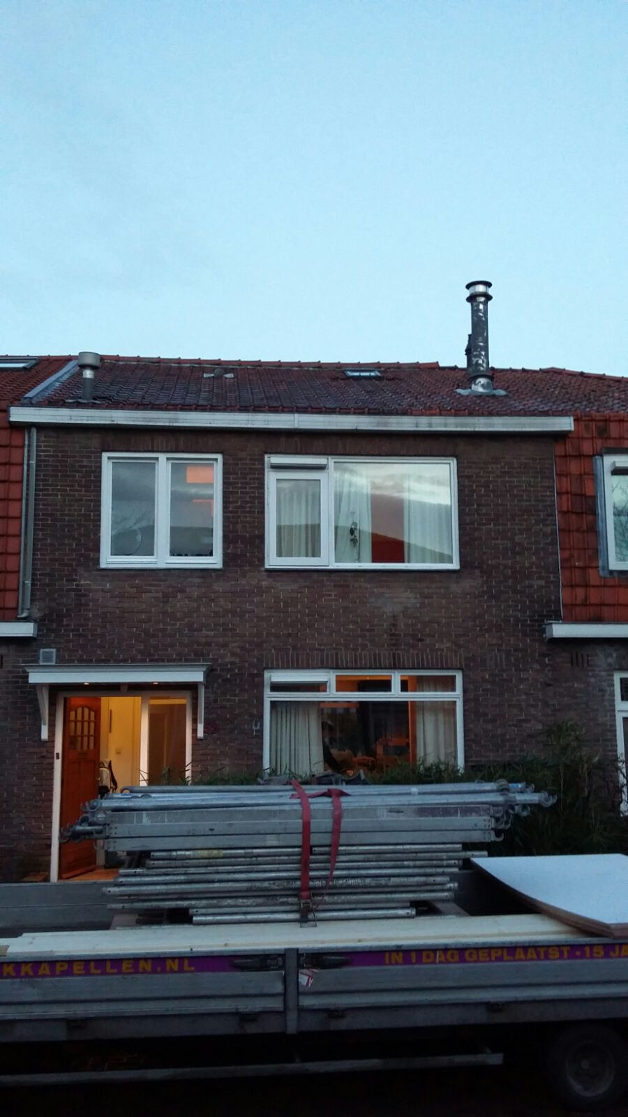 Woning Amstelveen zonder dakopbouw met een licht schuin/plat dak.