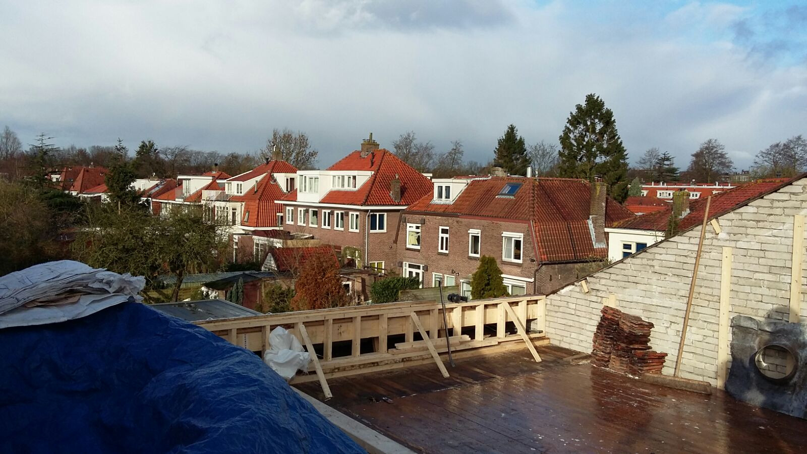 Uitzicht woning Amstelveen zonder dak, vanaf de zolder.