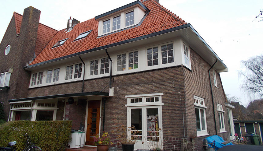 dakkapel op jaren 30 woning.