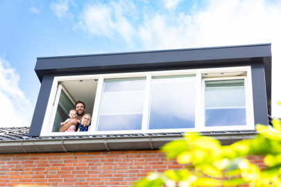 Gezin in hun nieuwe dakkapel