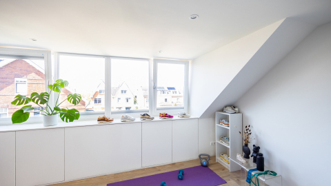 kamer met een dakkapel