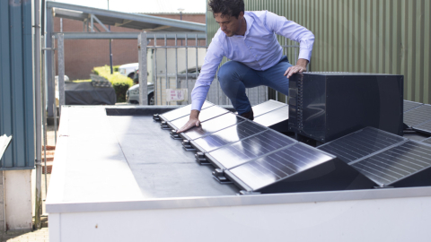 zonnepanelen op een dakkapeldak