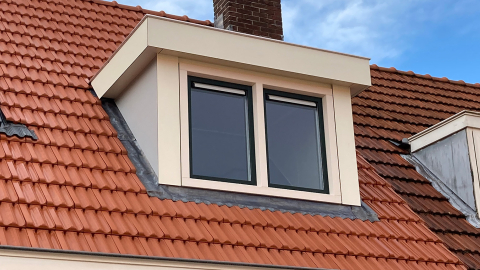 Dakkapel renovatie of vervangen? Witte dakkapel